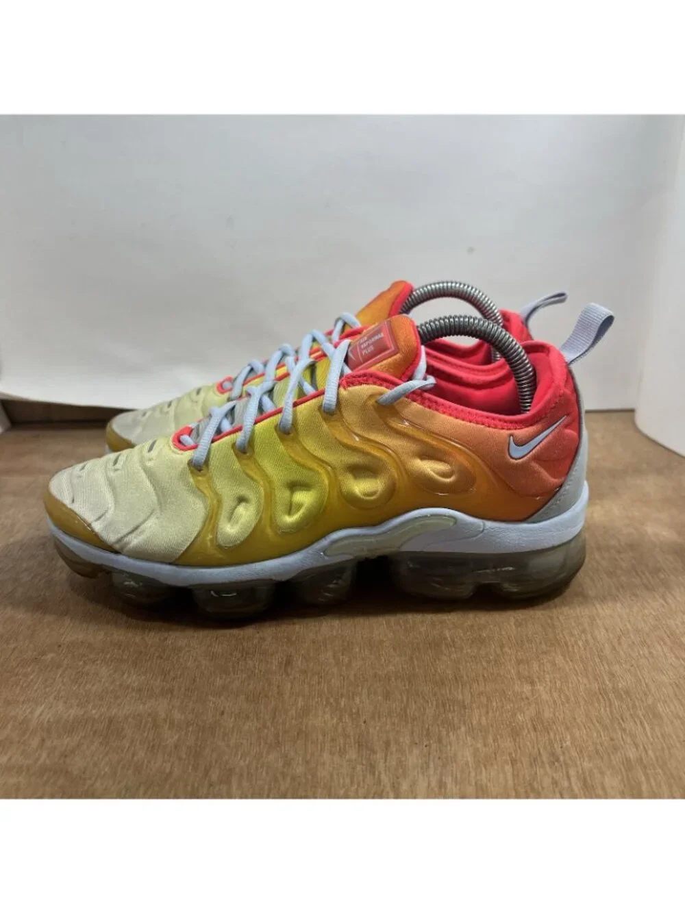 Nike Air VaporMax Plus Womens Size 9 Running Shoes Sneakers Sunrise CW5593-400